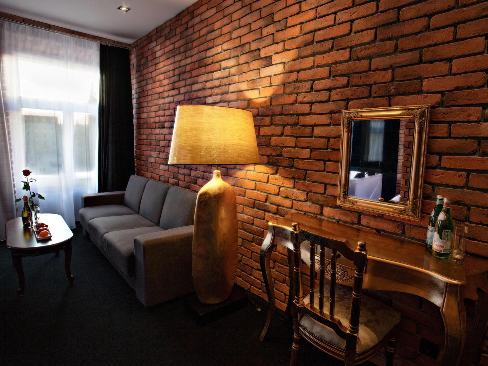 Junior Suite Plus Main Market Square View