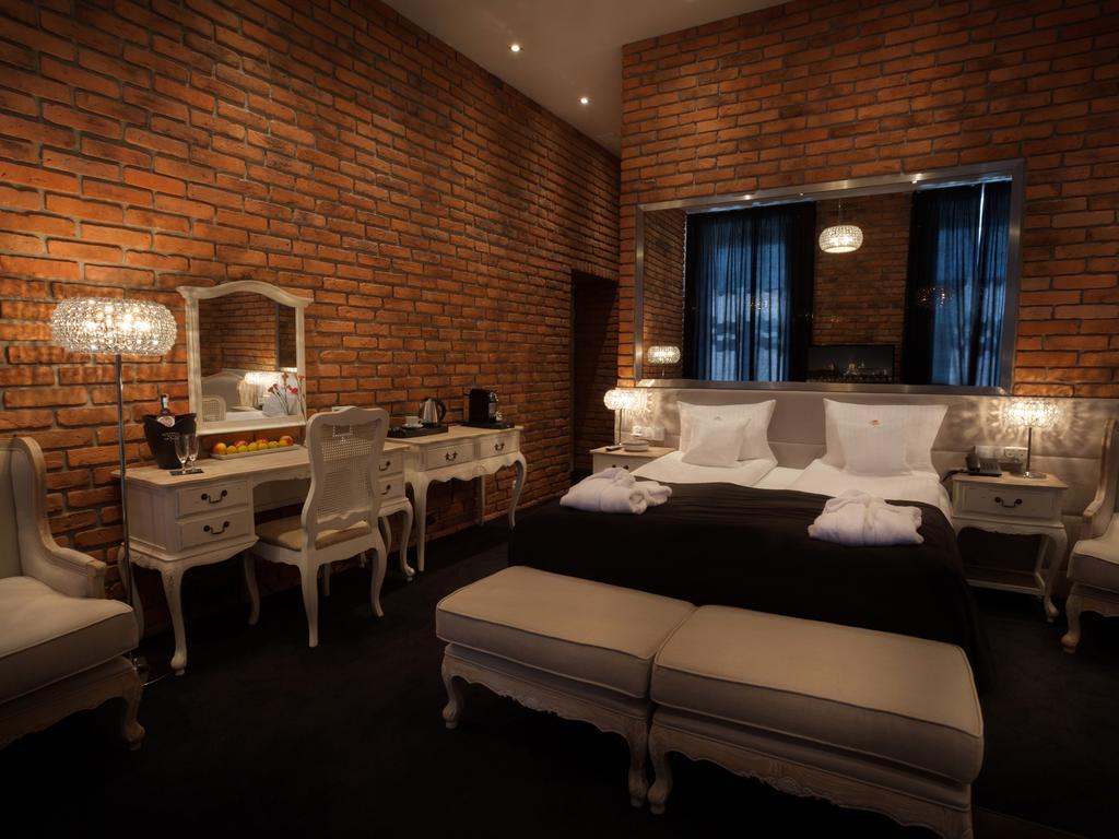 Junior Suite Plus Main Market Square View